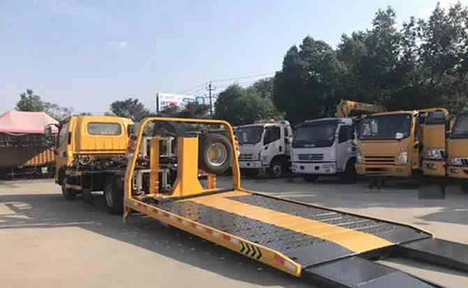 苍溪汽车中途维修案例